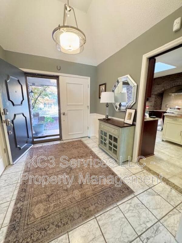 Photo - 615 E 101st Terrace