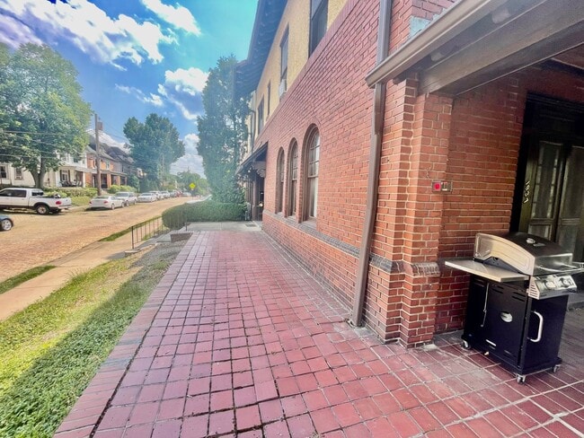 1939 Crafton Blvd Unit 6 Emerson 3rd floor