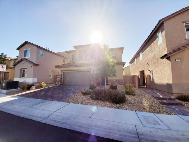 Photo - 3 BEDROOM HOME WITH ROOFTOP DECK! STRIP VIEWS!