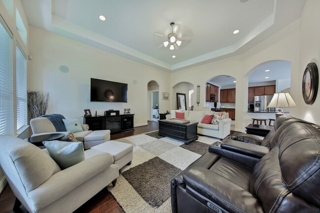 Photo - 102 Buck Trail Pl