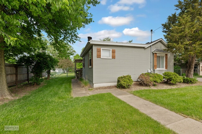 Photo - 405 N Bridge St