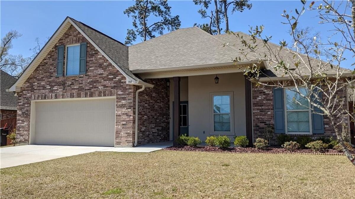 Photo - 717 English Oak Dr