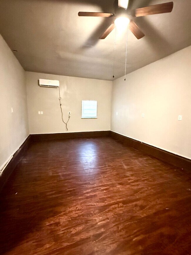 Photo - Freshly Painted 4 Bedroom Bungalow/ Vouchers Welcome