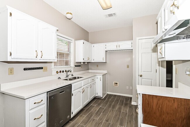 Photo - 8672 Overcup Oaks Dr