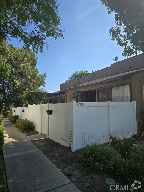 Building Photo - 2288 Loma Alta Dr Unit 6 Rental