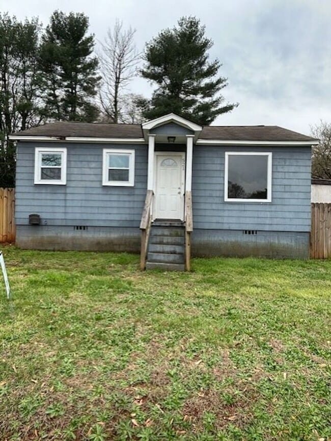 Photo - Quaint 2 Bedroom 1 Bath Home with LARGE fe...