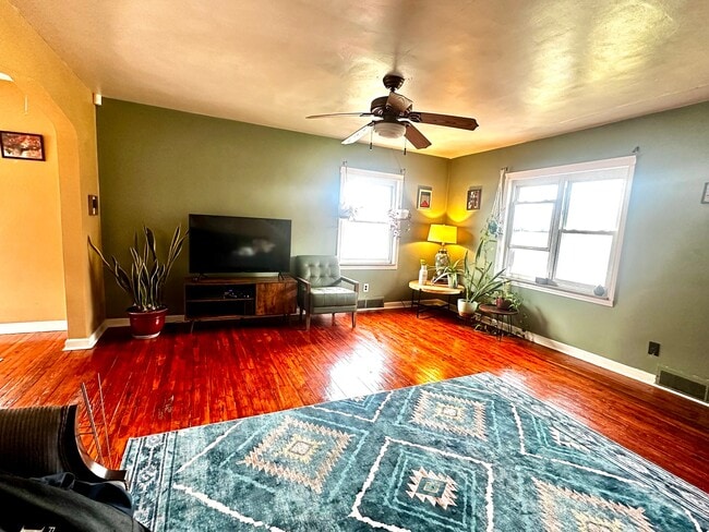 Photo - 1526 Edwards St