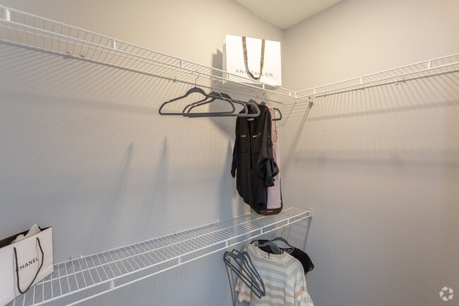 2BR, 2BA - 1,295 SF - Stonegate