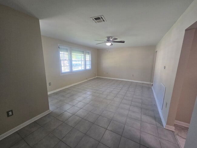 Photo - Single Family Home 6 Bedroom 2 Baths