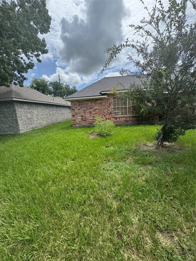 Building Photo - 11922 Sulphur Springs Dr Rental