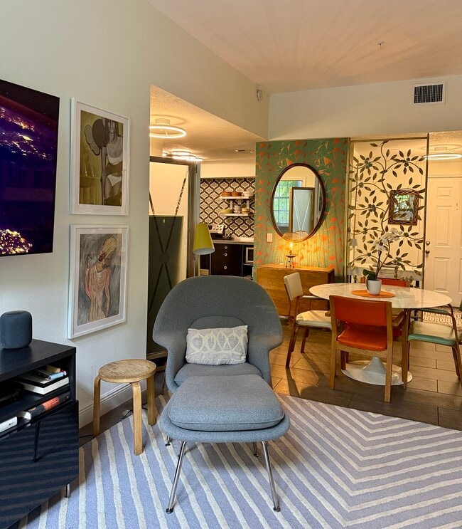 Photo - 701 Mirror Lake Dr N Unit Furnished1BR/1BA#215