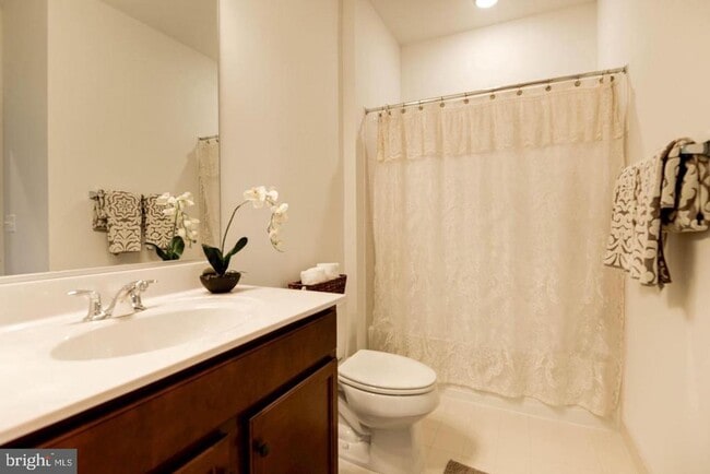 Photo - 42482 Dogwood Glen Square