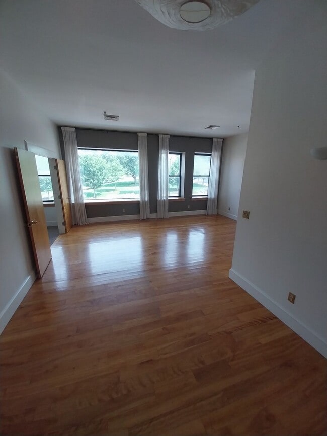 dining hall - 135 Main St Unit #2