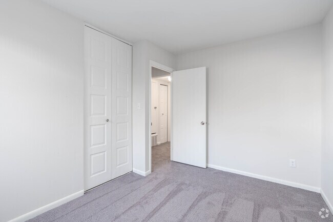 2BR 1BA 790SF