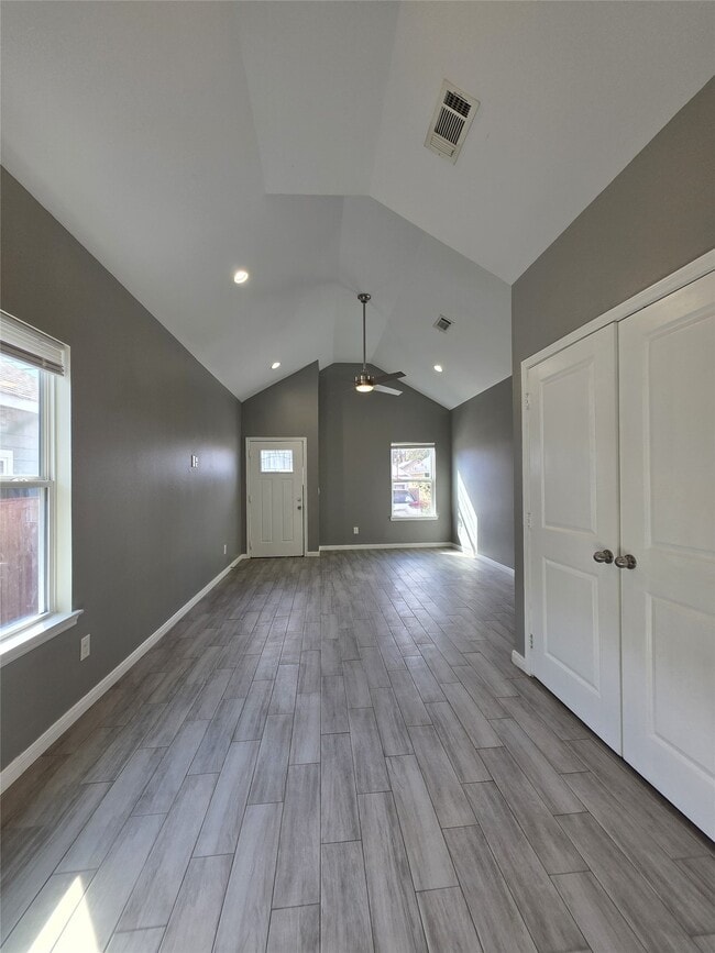 Building Photo - 825 Omeara