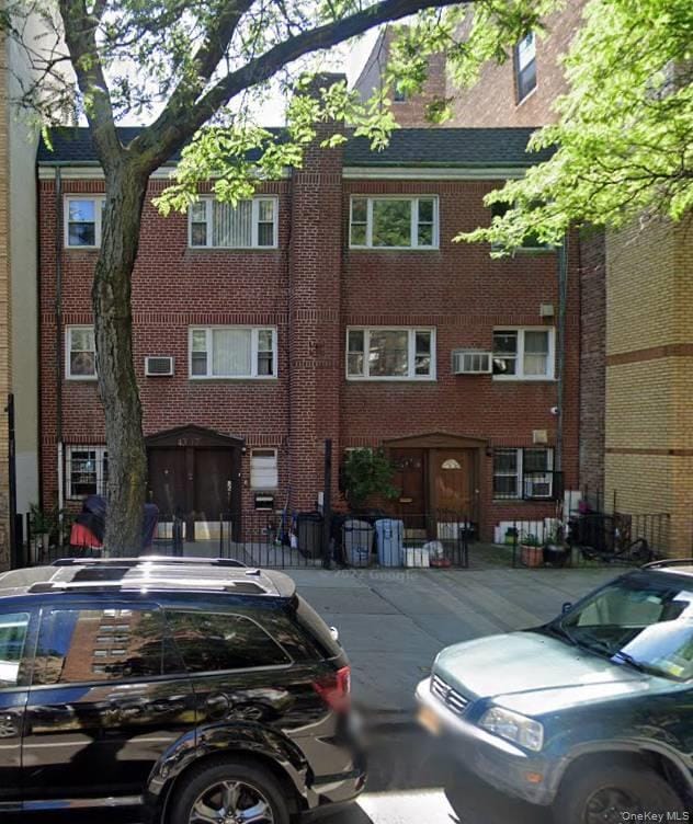 Building Photo - 43-19 43rd St Unit 2FL