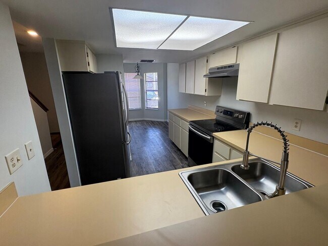 Photo - 1838 Foxhall Cir