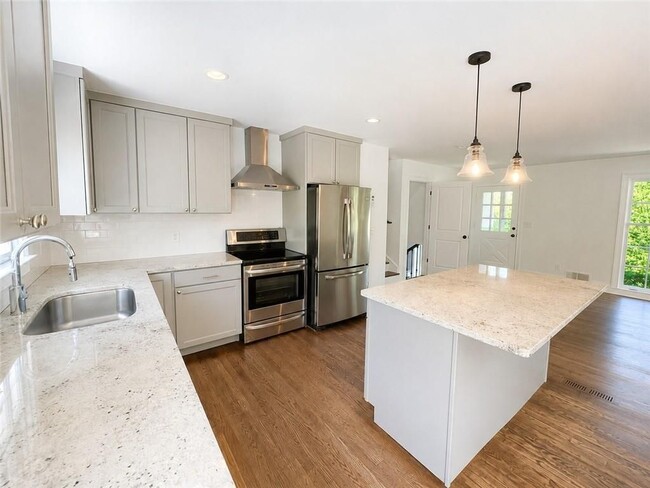 Photo - 4586 Peachtree Dunwoody Rd NE