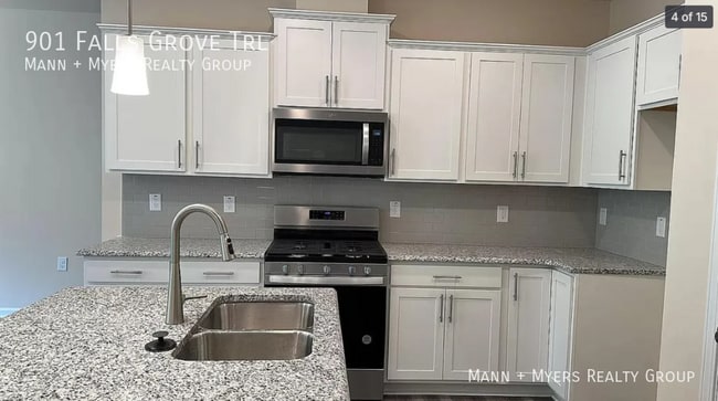 Photo - 901 Falls Grove Trl
