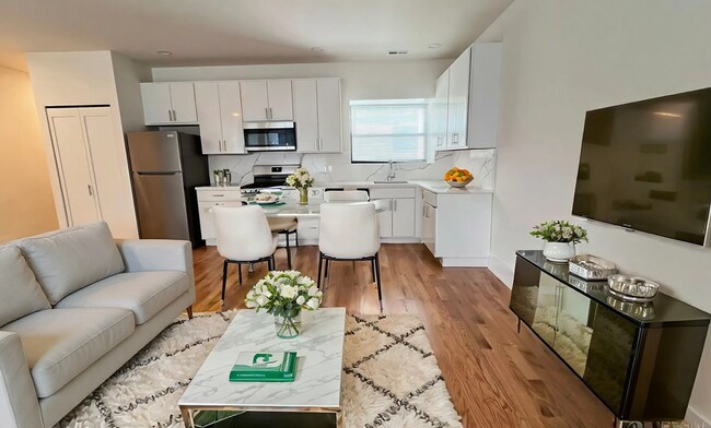 Photo - 652 W Gordon Ter Unit 2E