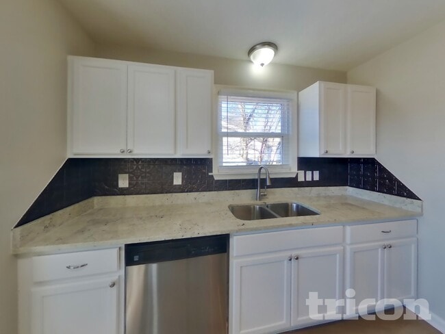 Photo - 362 Park Ct N