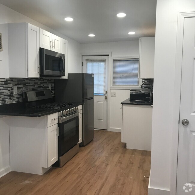 Building Photo - 95A Beacon St Unit 95A Rental