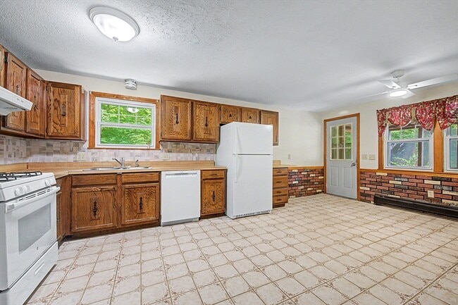 Photo - 270 Wood St