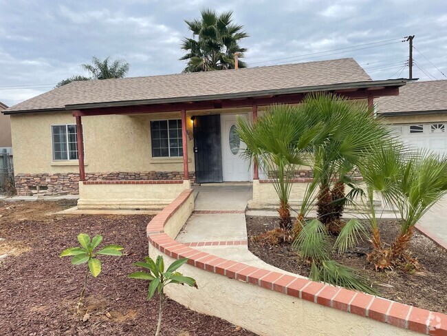 Building Photo - Cute 3 Bedroom House