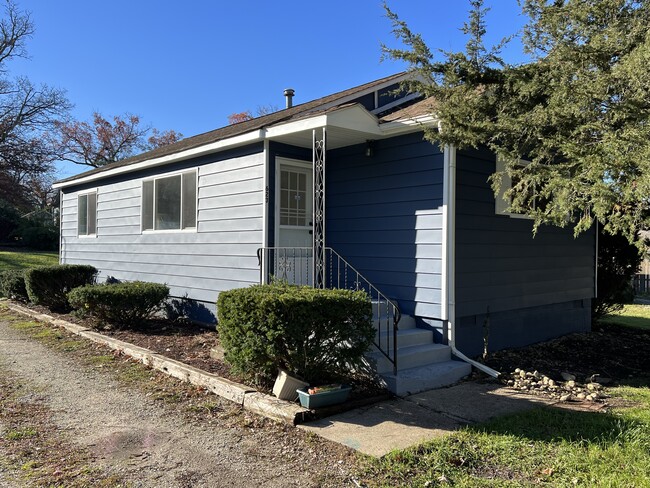 Front - 623 Vincent Rd House