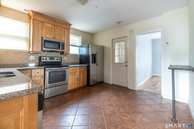 Photo - 727 Brewster St Unit 2nd Floor