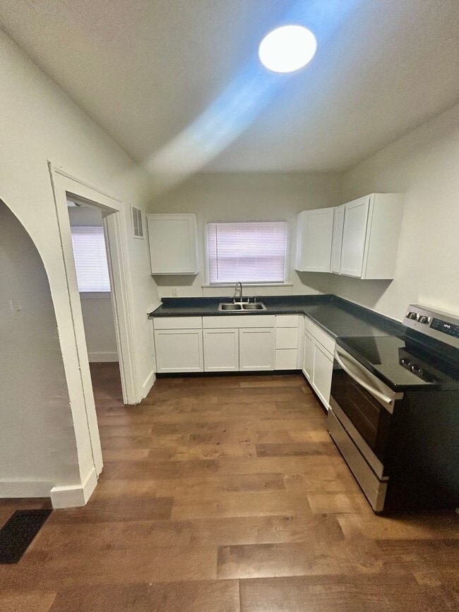 Building Photo - 2922-2924 Ruckle Street Unit 2924