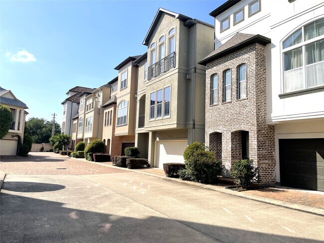 Photo - 3138 Pemberton Walk