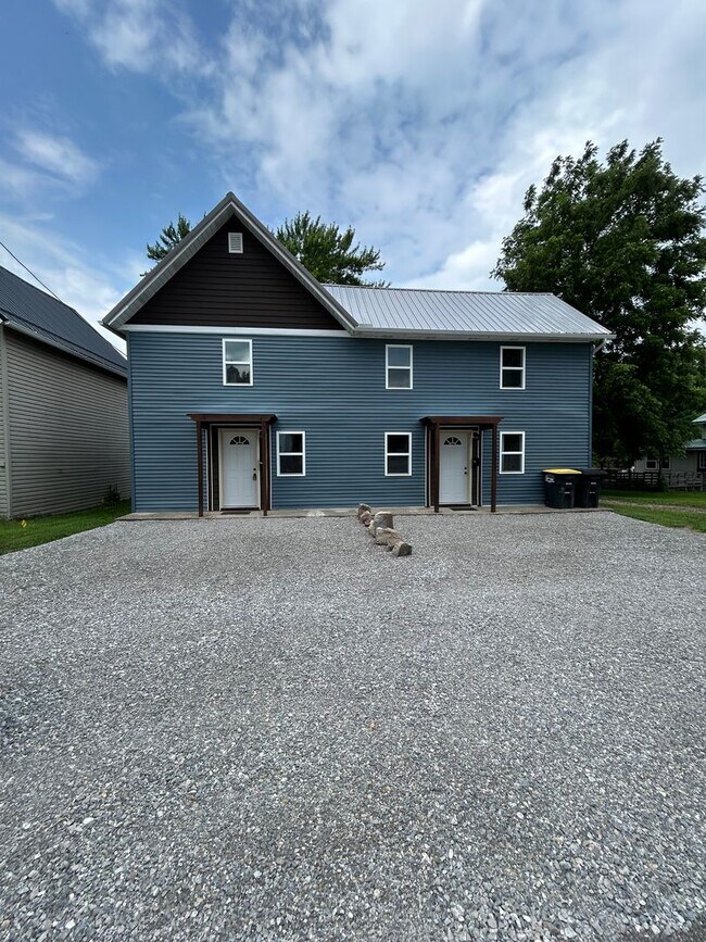 Building Photo - 307 N Sycamore St Unit 1/2 Rental