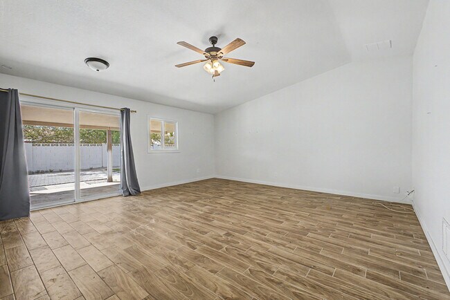 Photo - 13608 N 41st Pl