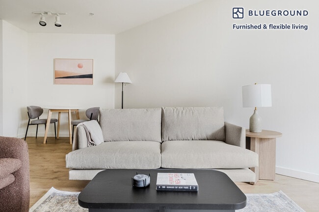 Photo - 362 Bellevue Way NE Unidad SI FL5-ID974