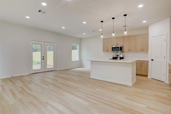 Photo - 8314 Williamsdell St