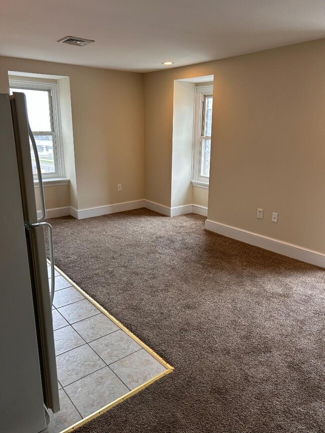 Building Photo - 930 N 6th St Rental