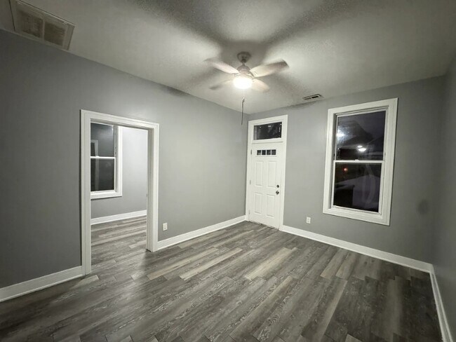 Photo - 2233 N Southport Ave Unit 2R