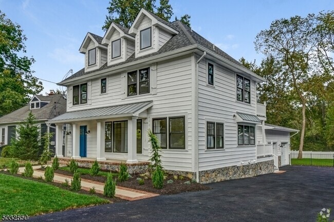 Building Photo - 651 Grove St Rental
