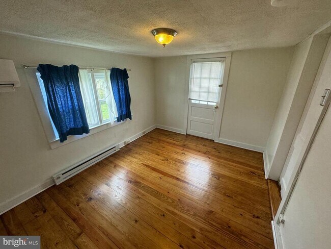 Photo - 430 W High St