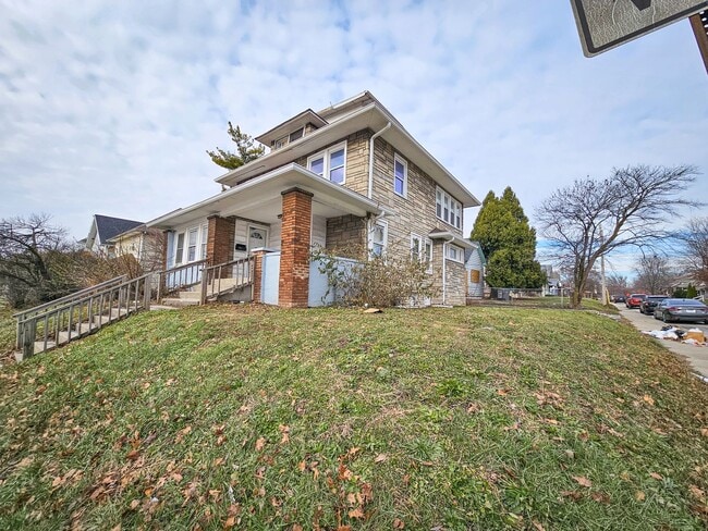 Building Photo - 4831 E Washington St Unit 4