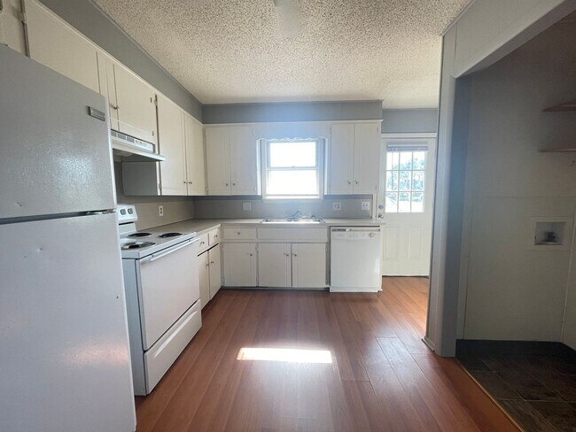 Photo - 5364 S Hutchinson Ave Unidad B8