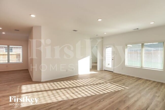 Photo - 7727 Jasmine Chase Dr