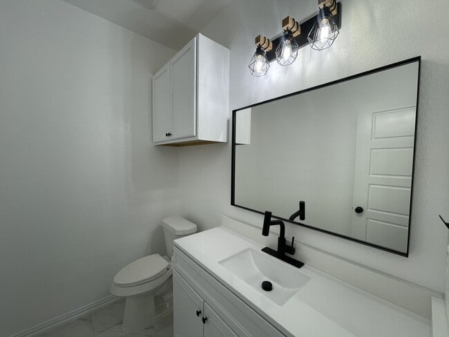 Photo - 3307 Collin St