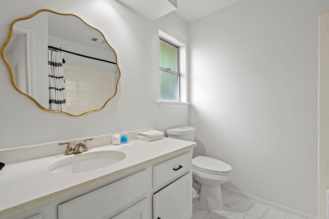 Photo - 604 Lochnell Dr