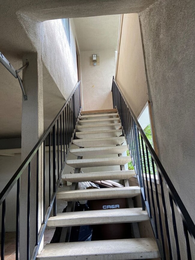 Photo - 2 Bed, 1 Bath Townhouse with attached 2 car garage ready to move in soon!!