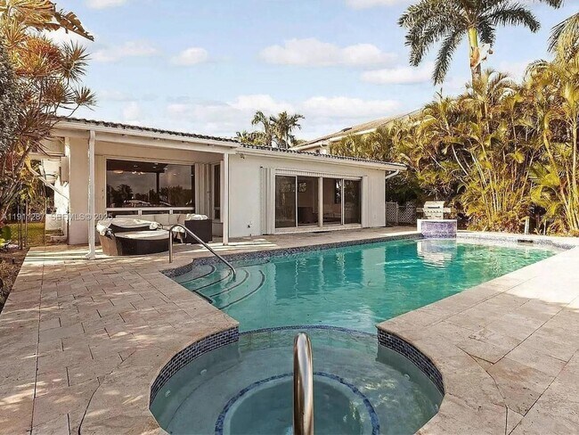 Photo - 565 N Shore Dr