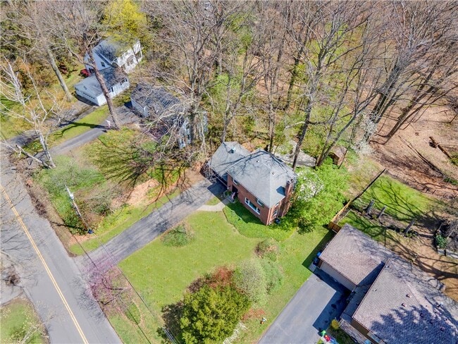 Photo - 288 Oakridge Dr