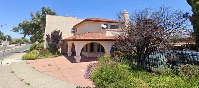 Photo - 2001 Broadway Ave