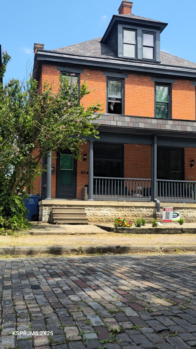 Building Photo - 474 E Sycamore St Unit 474 E Sycamore Rental